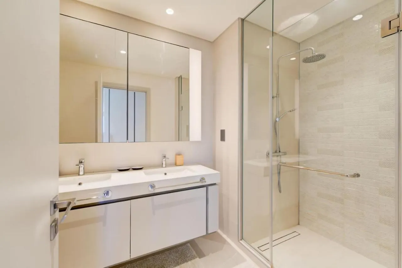 Private Beachfront 2 Bed With 180 Marina Skyline 두바이 아파트