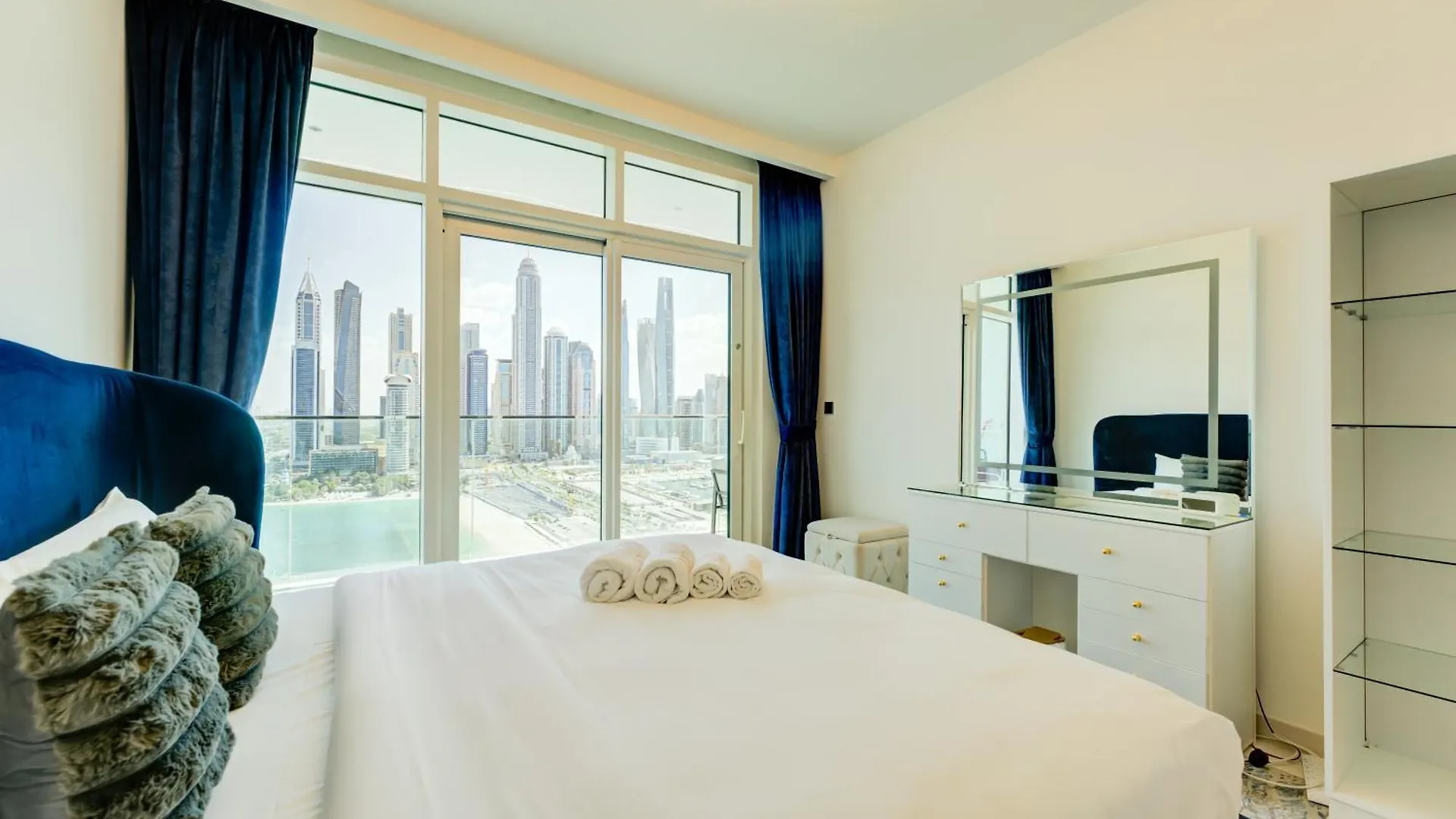 Private Beachfront 2 Bed With 180 Marina Skyline Dubai Apartment